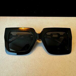 Women's Sunglasses Black Gold Chain Link Stems Accessories Jackie O. Style